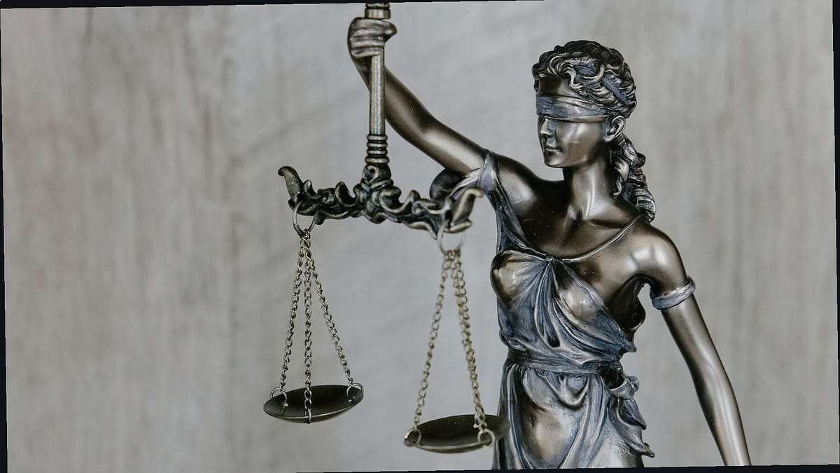 特朗普威胁称，如果美联储主席鲍威尔在任期届满后继续留任，他将解雇他